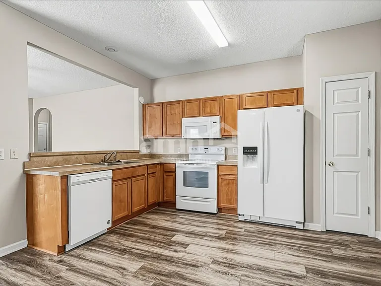 762 Bristol Way — Photo 3