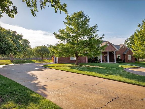 2nd image of 307 Ruby Dr