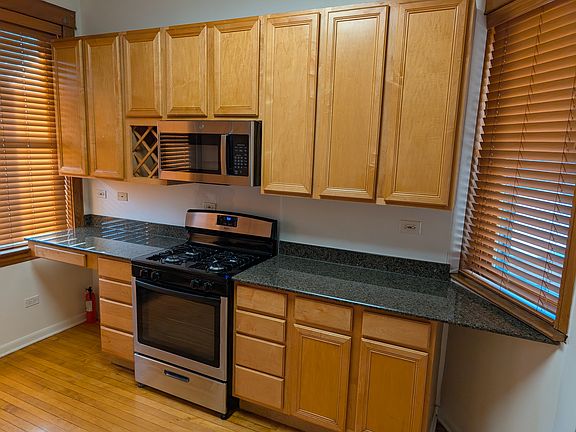 4th image of 3838 N Kenmore Ave #3