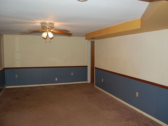 Family Room - ROOM WILL HAVE NEW PAINT BY 2/27/08