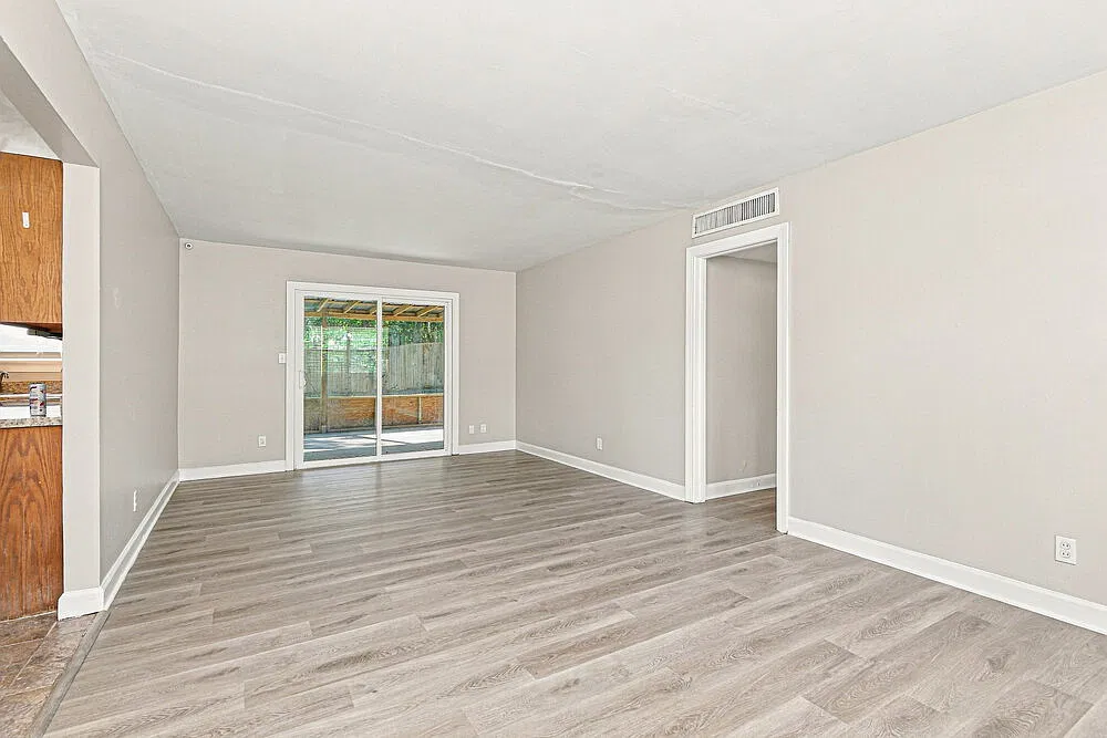 3 bed, 2.0 bath, 1100 sqft, $1,500 — Photo 4
