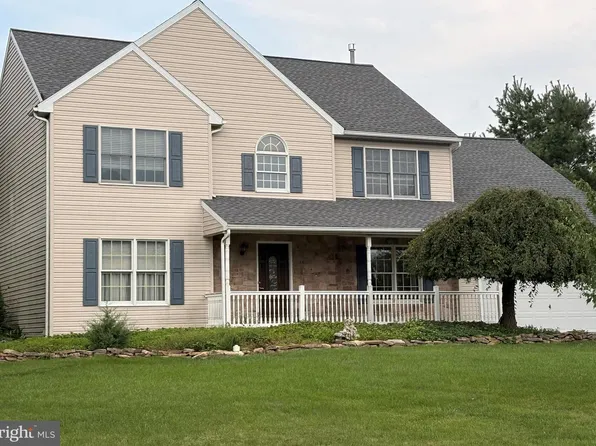 2195 Martin Dr, Gilbertsville, PA 19525
