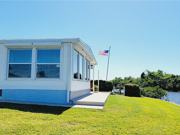 3rd image of 313 Shoreland Dr