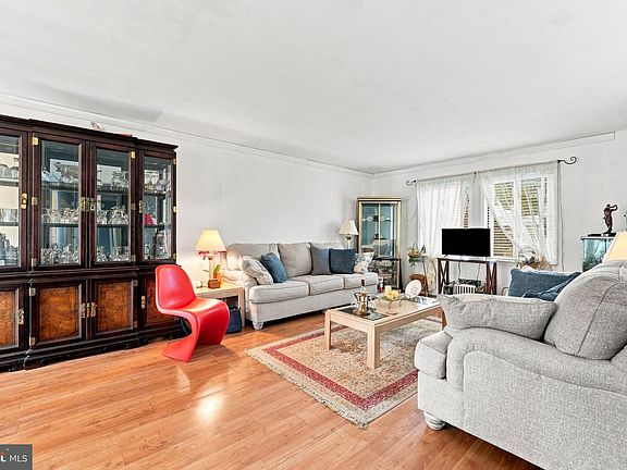 4th image of 11 Nettletree Dr