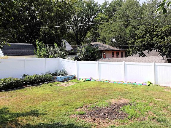 2nd image of 1933 Heights Ave