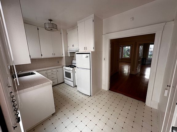 5th image of 130 Lake St APT 1