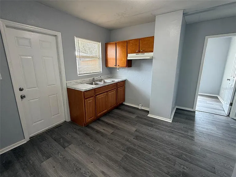 1748 2nd St NE — Photo 2