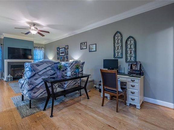 4th image of 2857 Willoughby Ct