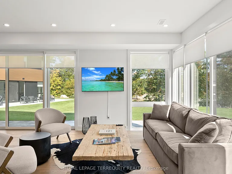 35 Rockmount Cres — Photo 15