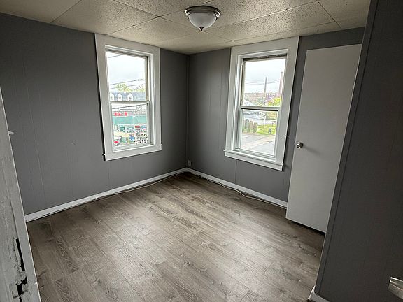 5th image of 754 Aiken St Suite 14