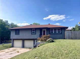 2313 Shamrock Ln, Saint Joseph, MO 64505
