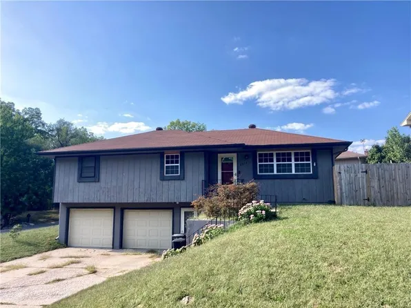 2313 Shamrock Ln, Saint Joseph, MO 64505