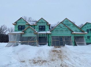 1872 Royal Blvd N, Lake Elmo, MN 55016