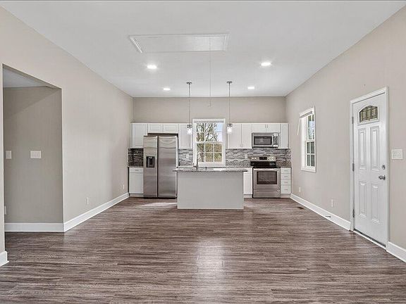 5th image of 1284 Railroad St