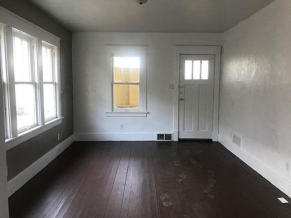 3rd image of 1517 Van Buren St