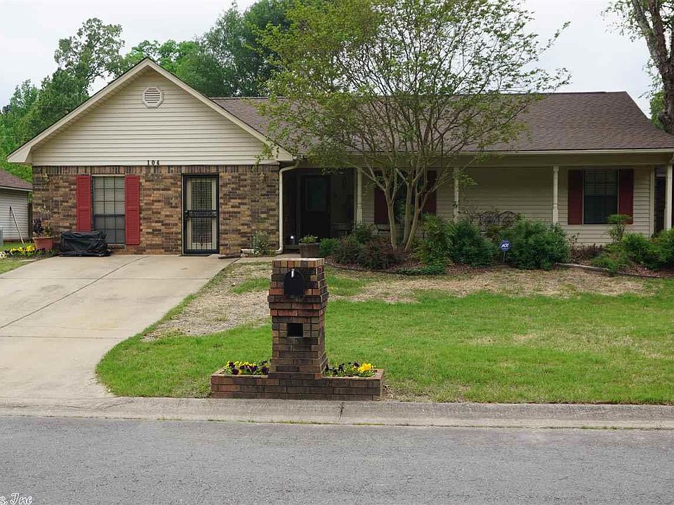 1st image of 104 Honeysuckle Hills Dr