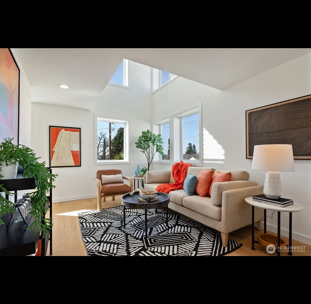 3 bed, 2.5 bath, 1580 sqft, $3,650 — Photo 2