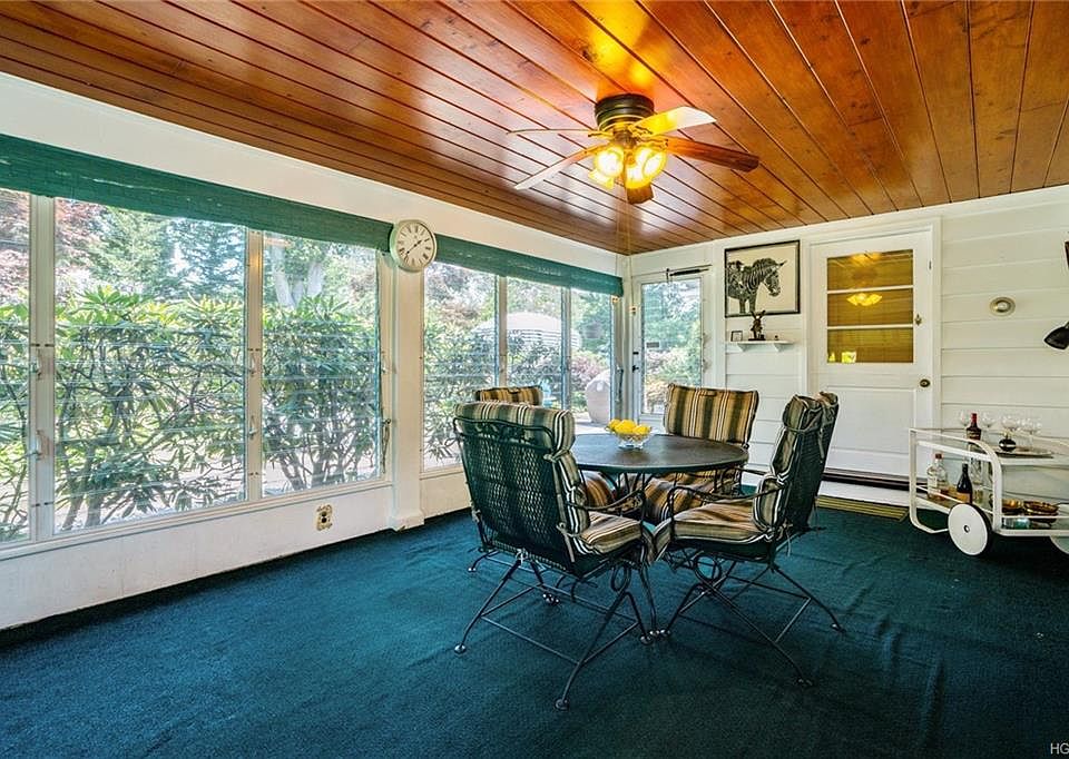 1st image of 10 Meadow Way