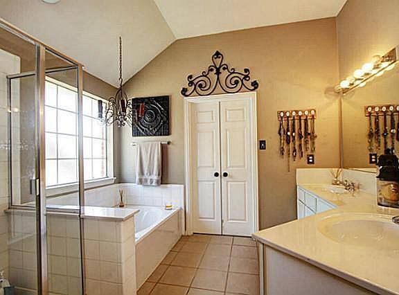 4th image of 12361 Hawk Creek Dr