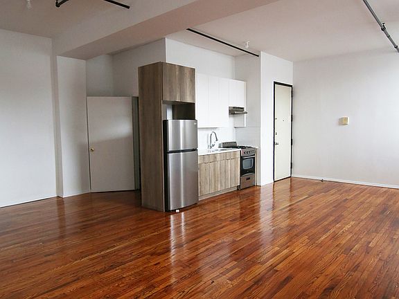 3rd image of 16 Manhattan Ave APT 1A