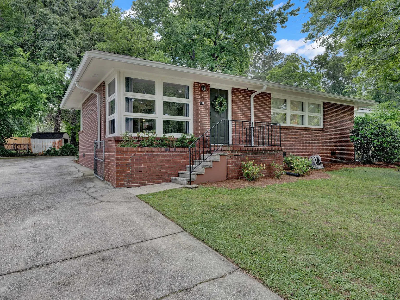 3 bed, 1344 sqft, $1,900 — Photo 1