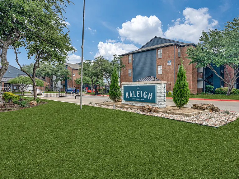Raleigh At Towne Crossing — Photo 47