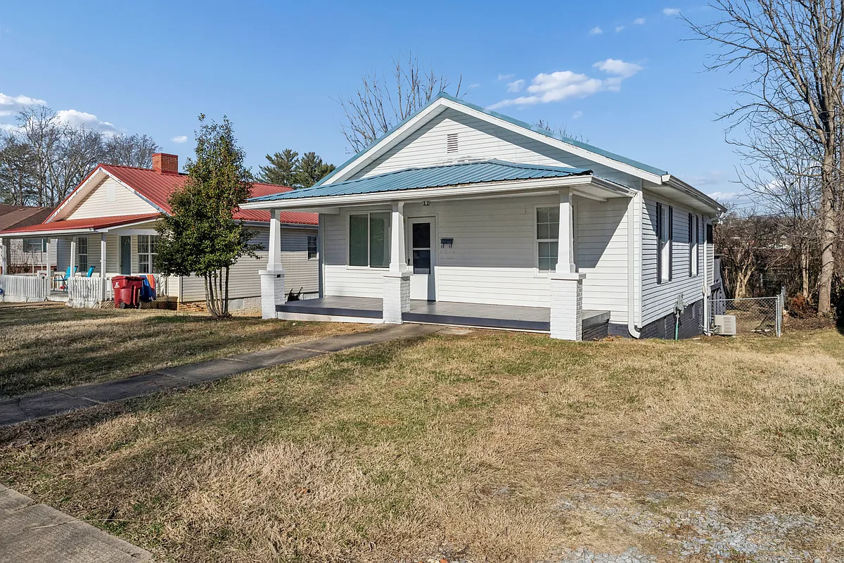 Building Photo - 810 Wilson Ave