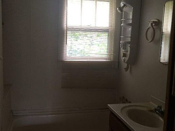 4th image of 517 N Gospel St