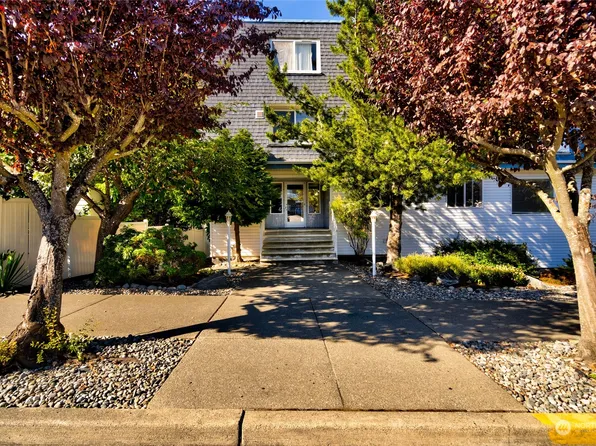 910 34th Street #103, Anacortes, WA 98221