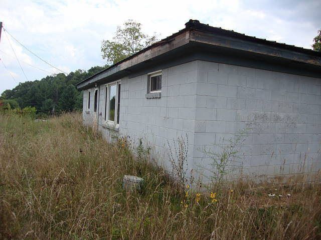 2nd image of 611 Tom Fowler Rd