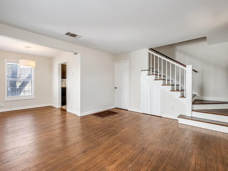 304 & 306 N Montreal Ave — Photo 4