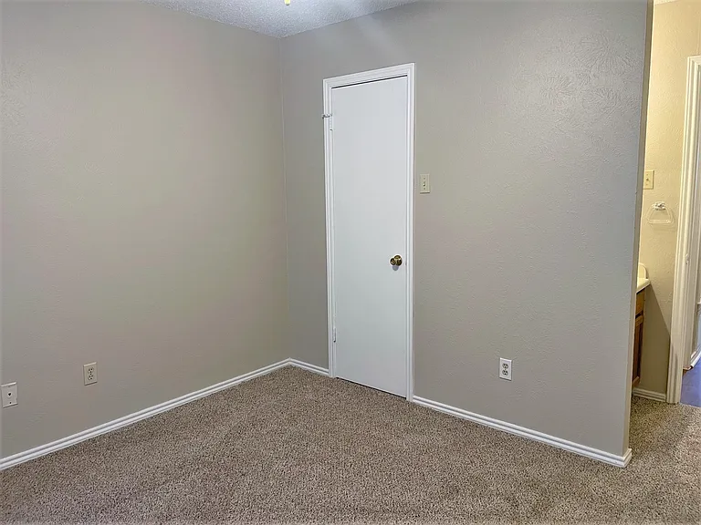 8518 Holly St — Photo 11