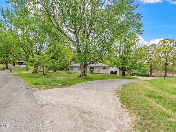 4th image of 126 Hicks Ln