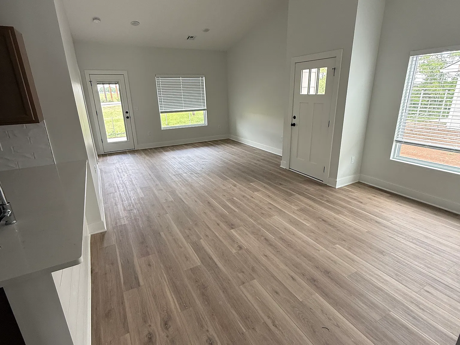 4 bed, 1380 sqft, $1,695 — Photo 2