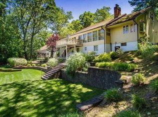 11 Saint George Rd, Great Neck, NY 11021