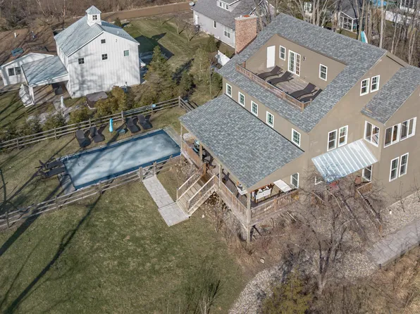 7241 Pacific Ave, South Haven, MI 49090