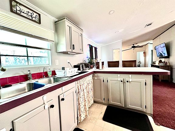 5th image of 835 N Lindero Street
