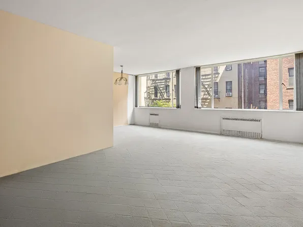 333 East 69th Street image 2 of 9