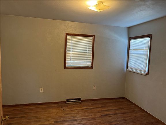 4th image of 3908 Stanley Ave