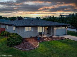 36544 Thomas Dr, Sterling Heights, MI 48312