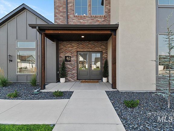 3rd image of 661 Full Moon Way
