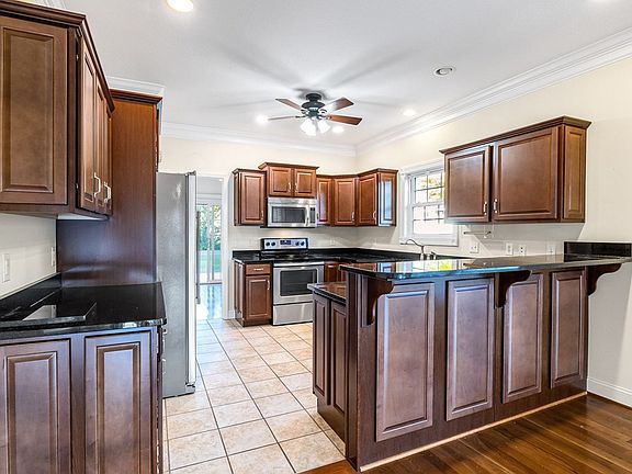 4th image of 11567 Meadowood Dr