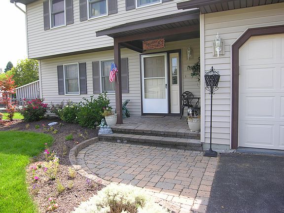 2nd image of 102 Cadenza Ln