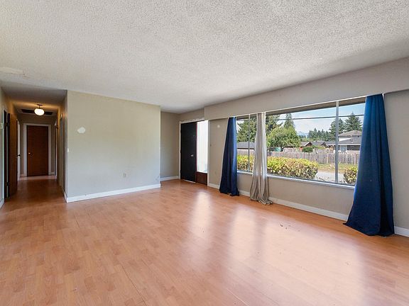 3rd image of 3425 Flint St