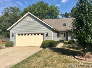 19286 Pinecrest Rd, Petersburg, IL 62675