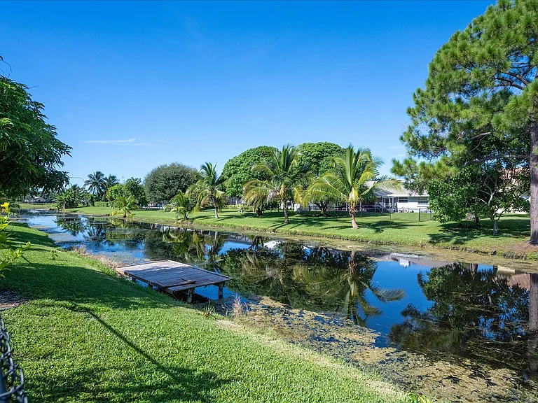 13889 Geranium Pl — Photo 32