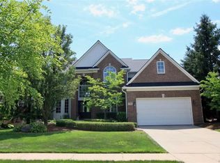 1380 Ross Ln, Rochester, MI 48306