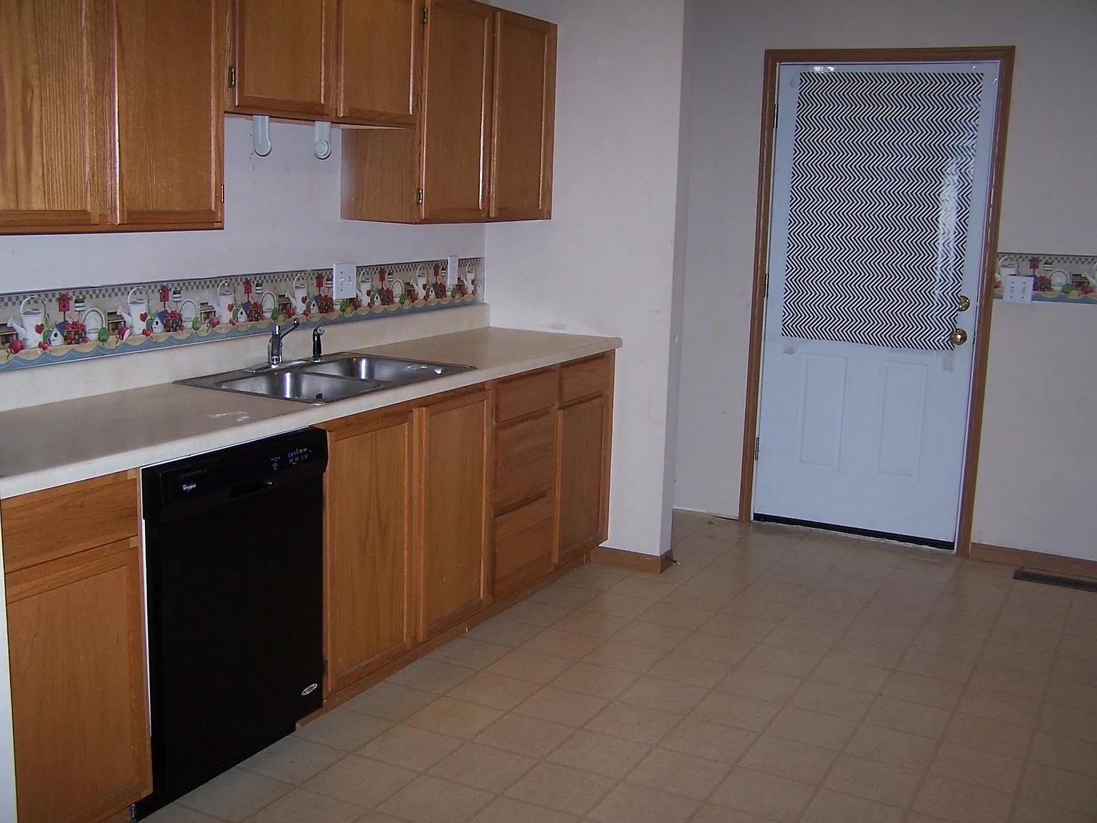 3 bed, 1120 sqft, $900 — Photo 3