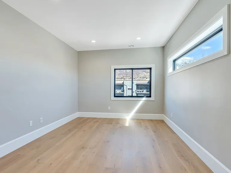 Jocelyn Court Townhomes — Photo 30