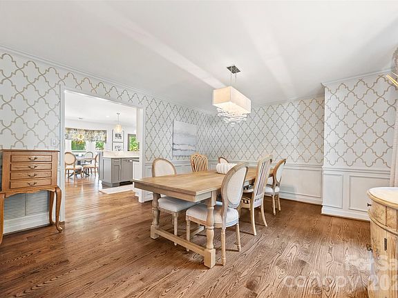 4th image of 7940 Sunnyvale Ln